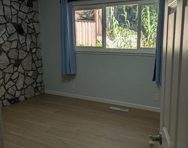 1187 Overlook Avenue - Photo Thumbnail 9