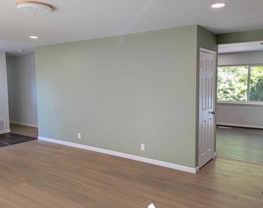 1187 Overlook Avenue - Photo Thumbnail 5
