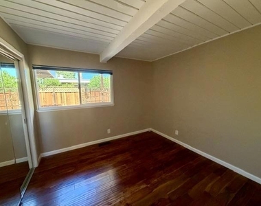 4235 Ruthelma Avenue - Photo Thumbnail 17