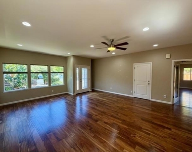 4235 Ruthelma Avenue - Photo Thumbnail 1