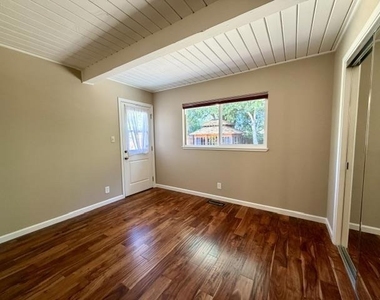 4235 Ruthelma Avenue - Photo Thumbnail 16