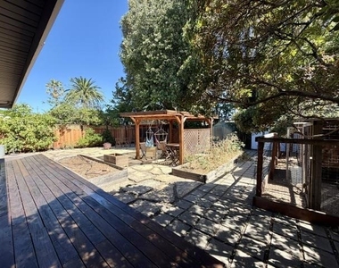 4235 Ruthelma Avenue - Photo Thumbnail 24