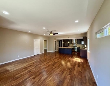 4235 Ruthelma Avenue - Photo Thumbnail 2