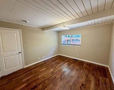 4235 Ruthelma Avenue - Photo Thumbnail 20