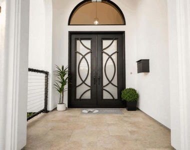1238 Blewett Avenue - Photo Thumbnail 3