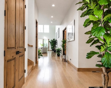 1238 Blewett Avenue - Photo Thumbnail 6