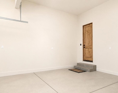 1238 Blewett Avenue - Photo Thumbnail 29