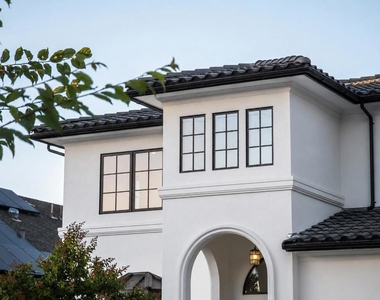 1238 Blewett Avenue - Photo Thumbnail 1