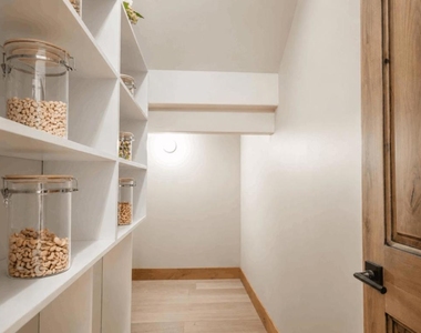 1238 Blewett Avenue - Photo Thumbnail 31