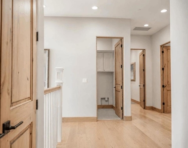 1238 Blewett Avenue - Photo Thumbnail 34