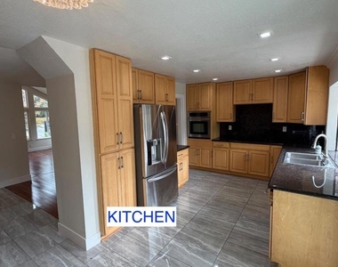 4802 Rio Vista Avenue - Photo Thumbnail 3