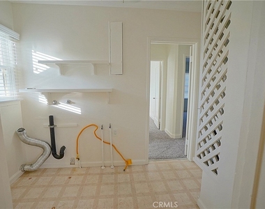 4285 Oakwood Place - Photo Thumbnail 6