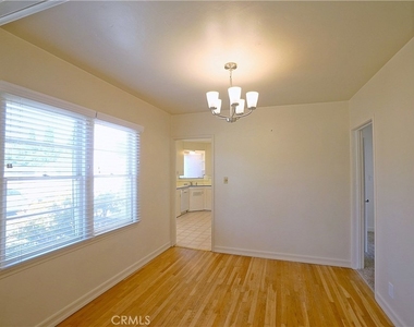 4285 Oakwood Place - Photo Thumbnail 3