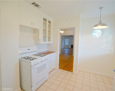 4285 Oakwood Place - Photo Thumbnail 5