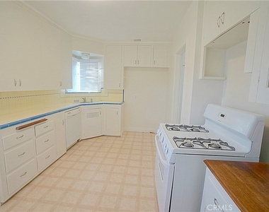 4285 Oakwood Place - Photo Thumbnail 4