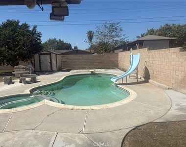 7936 Dumond - Photo Thumbnail 32