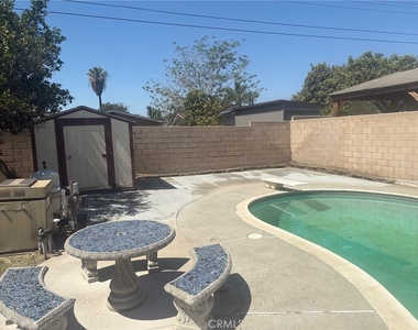 7936 Dumond - Photo Thumbnail 38