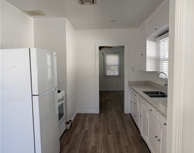 810 Campus - Photo Thumbnail 4