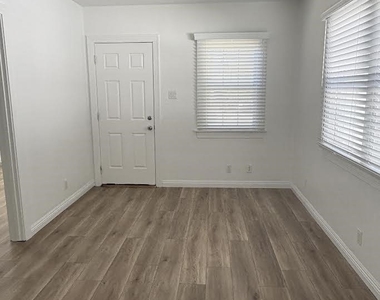 810 Campus - Photo Thumbnail 9