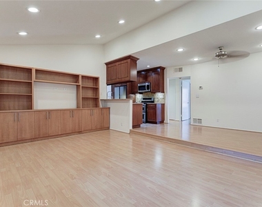 1523 E Windsor - Photo Thumbnail 3