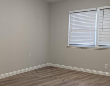 4515 Castle Lane - Photo Thumbnail 9