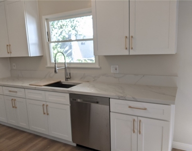 4515 Castle Lane - Photo Thumbnail 2