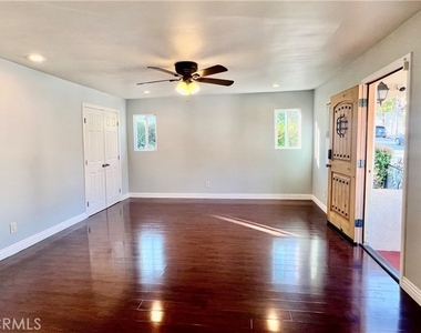 2533 Commodore Street - Photo Thumbnail 5