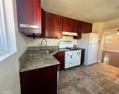 2533 Commodore Street - Photo Thumbnail 6