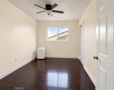 2533 Commodore Street - Photo Thumbnail 4