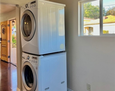 2533 Commodore Street - Photo Thumbnail 7