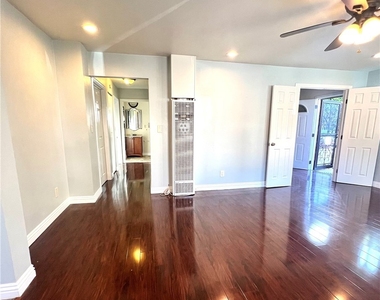 2533 Commodore Street - Photo Thumbnail 8