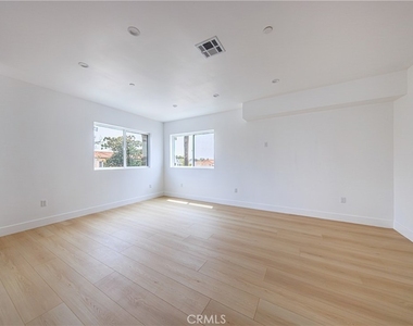 1015 S. Citrus Avenue - Photo Thumbnail 17