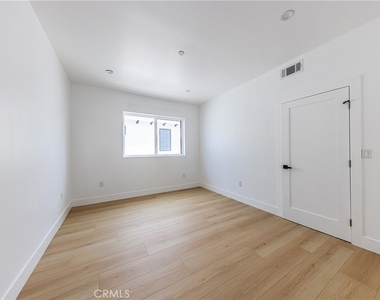 1015 S. Citrus Avenue - Photo Thumbnail 31