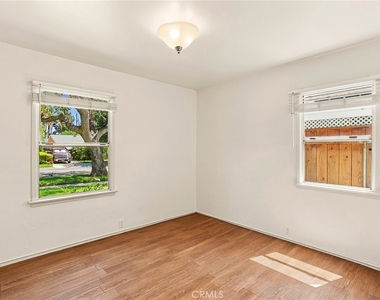 431 N Fairview Street - Photo Thumbnail 14
