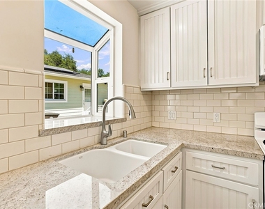 431 N Fairview Street - Photo Thumbnail 4