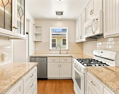 431 N Fairview Street - Photo Thumbnail 2
