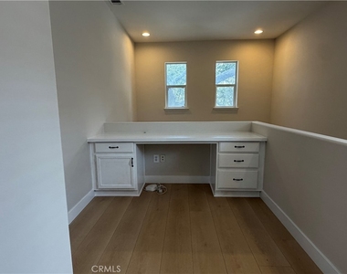 4223 Emerald Avenue - Photo Thumbnail 7