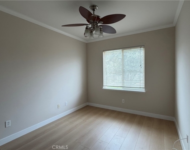 4223 Emerald Avenue - Photo Thumbnail 16