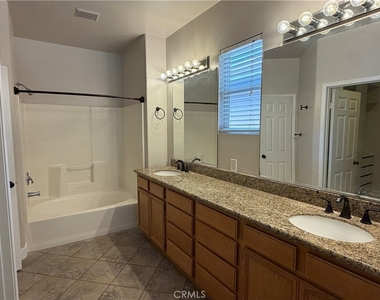 4223 Emerald Avenue - Photo Thumbnail 10