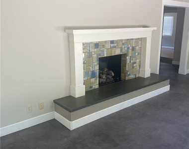 433 W Northridge Avenue - Photo Thumbnail 4