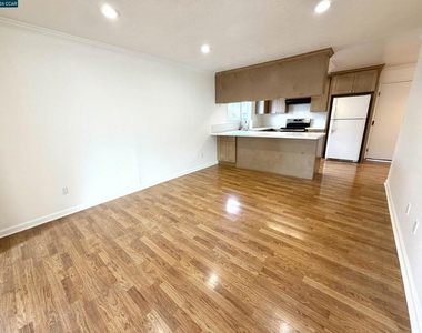 2946 St Denis Dr - Photo Thumbnail 9
