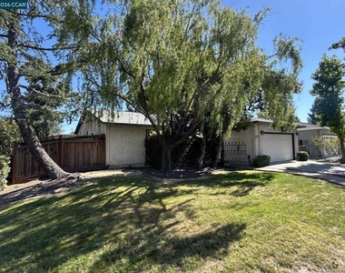 2946 St Denis Dr - Photo Thumbnail 1