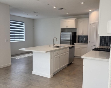 1500 Landing St - Photo Thumbnail 5