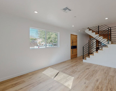 16010 Cantlay Street - Photo Thumbnail 5