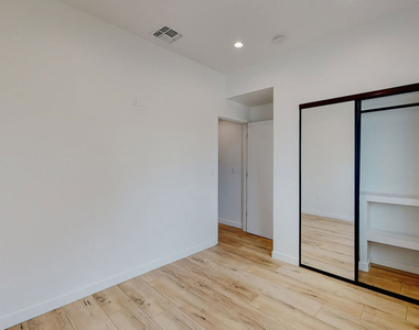 16010 Cantlay Street - Photo Thumbnail 19