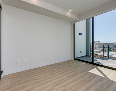 3833 Dunn - Photo Thumbnail 18