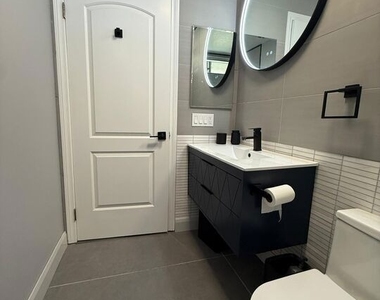 1043 Thompson Avenue - Photo Thumbnail 14