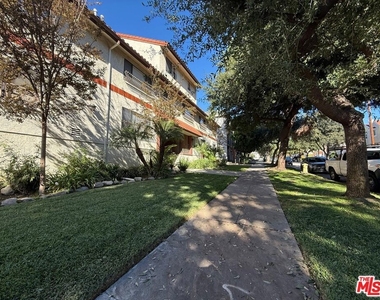 1043 Thompson Avenue - Photo Thumbnail 19