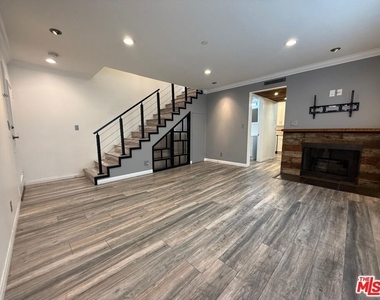 1043 Thompson Avenue - Photo Thumbnail 2