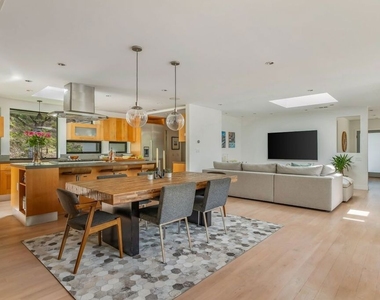 874 N Norman Place - Photo Thumbnail 11